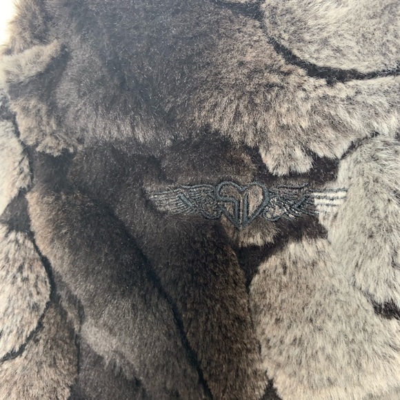 Straight Down Women’s United Golf Faux Fur Vest - Picture 3 of 7